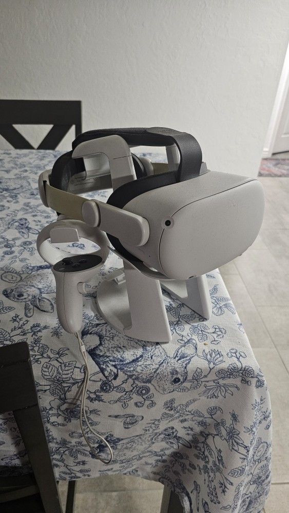 Meta Quest 2 w/Stand, USB-C, Kiwi Headstrap