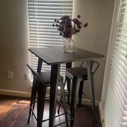 Exterior/interior Table