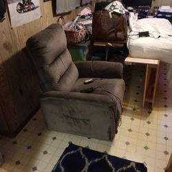 Recliner Chair With Lift Assit & Massage Settings