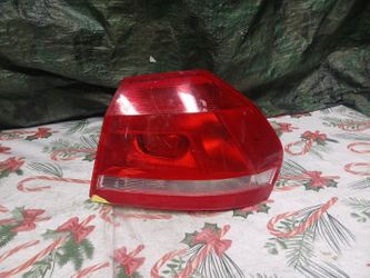 2012-15 Volkswagen Passat Right Tail light
