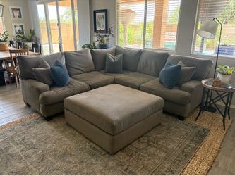 Gray Sectional Couch w/ Ottoman