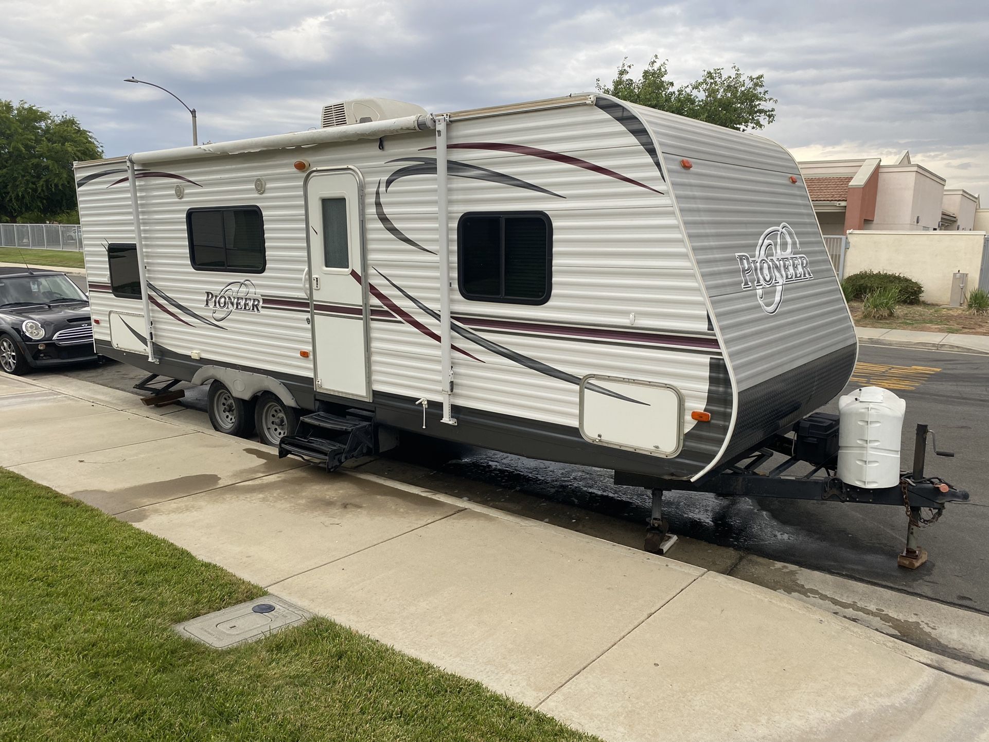 2013 PIONEER TRAILER 25’