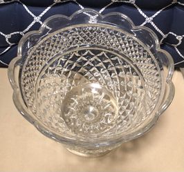 Vintage Anchor Hocking Wexford Glass 8” Wide Pedestal Fruit Bowl