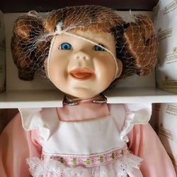 Big Collector's Doll. Deltona 