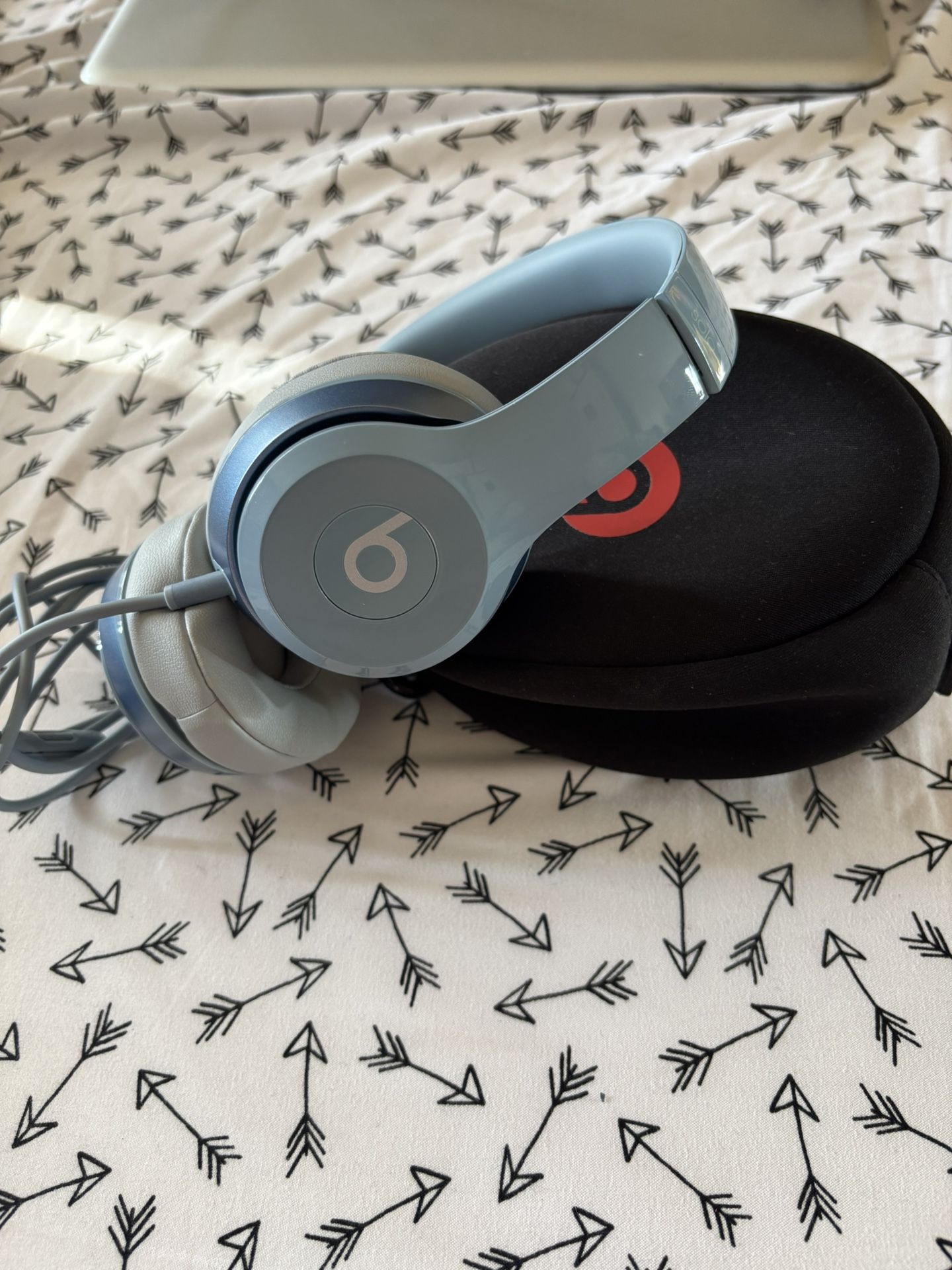 Apple Beats Solo 2 Wired Light Gray Blue With Pouch Case