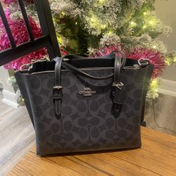 Mollie Tote Bag Signature Canvas