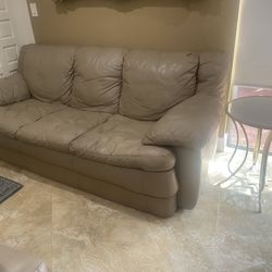 100% leather living room sofas in good condition