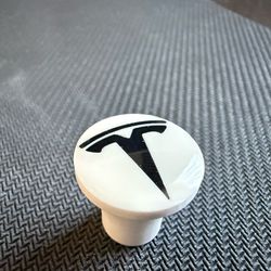 Wheel pressure caps  Tesla