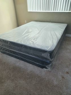 NEW QUEEN-SIZE MATTRESS AND BOX SPRING 💤