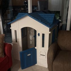 LITTLE TIKES HOUSE FREE PICK UP ONLY
