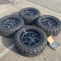 Chevy And Ford Wheels LT33x12.50/20” RADAR M/T