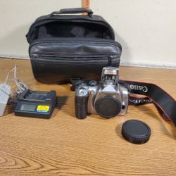 Canon DS6041 EOS Digital Rebel DSLR Camera Body Kit, tested, Works