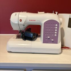Singer Sewing Machine 