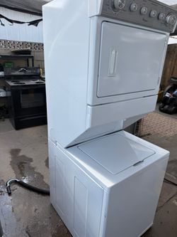 Original whirlpool Full Size 27″ Stacked Washer & Gas Dryer. MOD#GUD27GSSJOWW        Dimensions D 28 1/2 W  27   H 74 1/2 