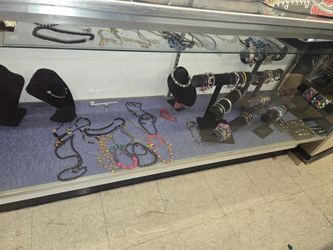 Jewelry ( Not Responding To Is This Available) Read Please 