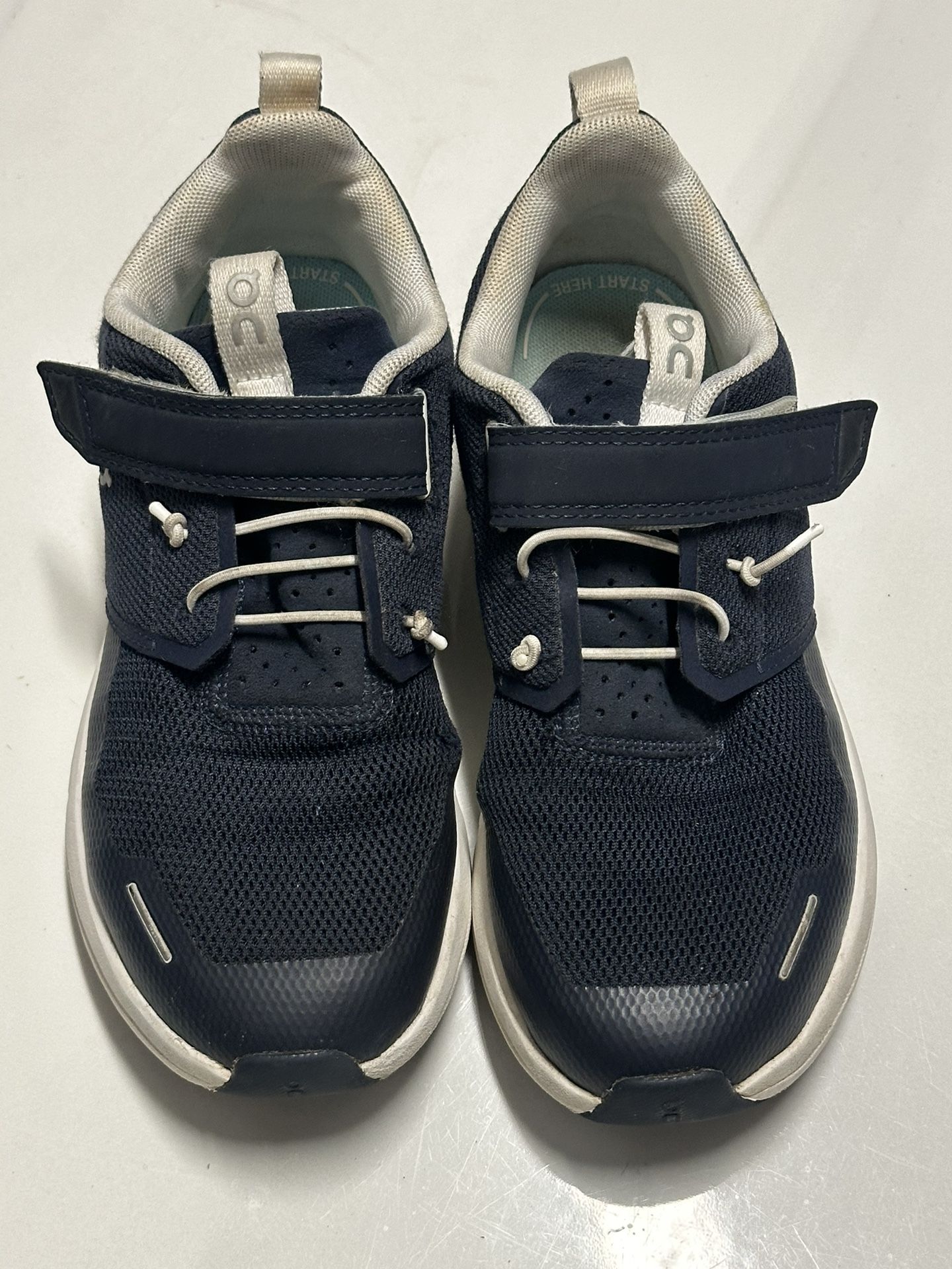On Clouds Boys Size 1.5 Y