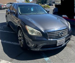 2011 Infiniti m56x