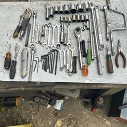 Over 60 Good  Sockets Ratchets Breaker Bar And More Enlarge The PictureThe Picture