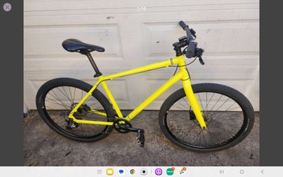 2022 Raleigh Hybrid Commuter Road Bike