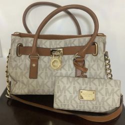 Medium White Logo Michael Kors Purse And Wallet 