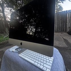 2020 22Inch iMac Desktop