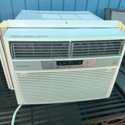 Frigidaire 12,000btu window air conditioner