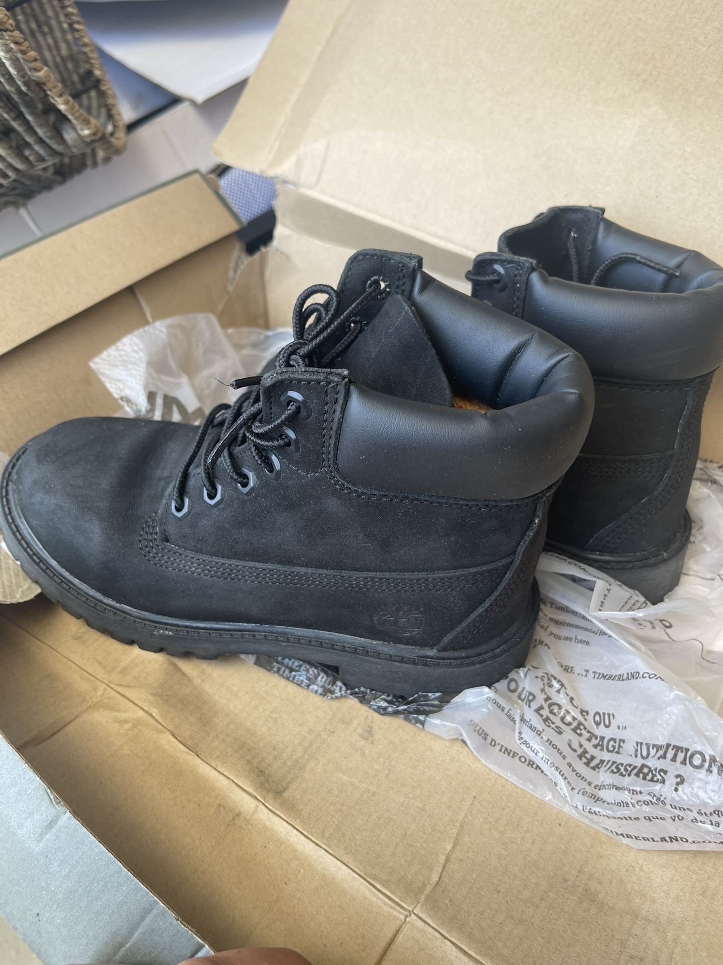 Timberland 6” Black Size 1 Youth