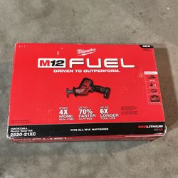 Milwaukee M12 Fuel Saw Kit 