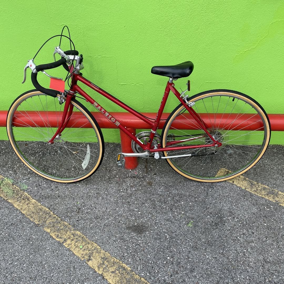 (Vintage) Raleigh 502 Sovereign Woman's 10 Speed Road Bike - *NEW Tubes & Tires* Back Rim Bent TPW011158