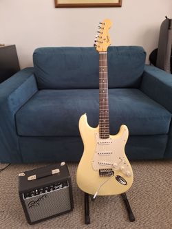 Fender Squier Bullet Stratocaster electric guitar - Olympic white with amp