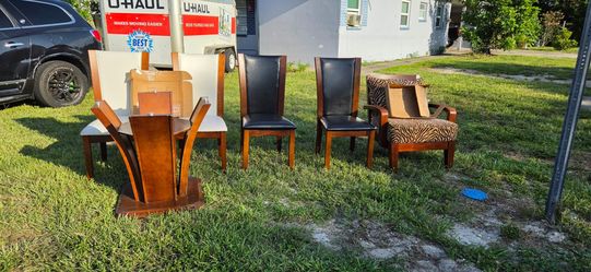 Curb Alert- Table & Chairs