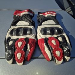 Motorcycle gloves