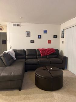 Sectional sofa with pullout bed