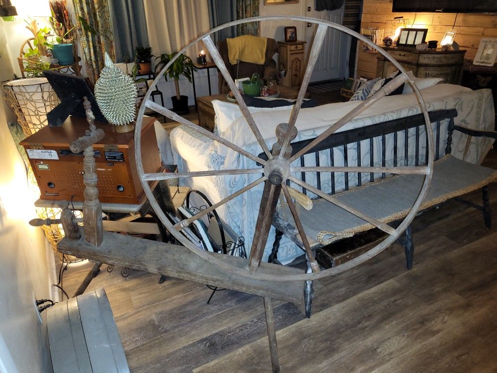 Late 18th Century Spinning Wheel