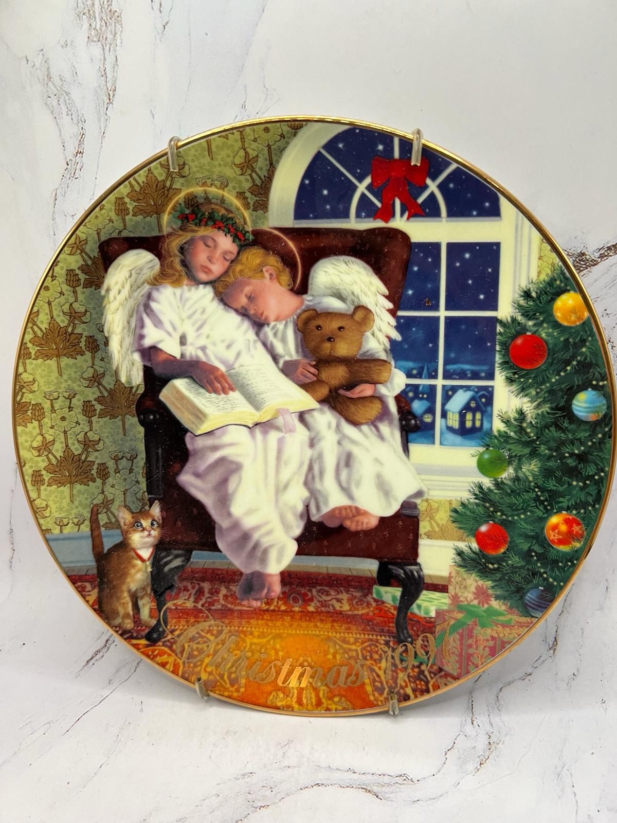 Vintage Avon Christmas 2000 Plate  Heavenly Dreams With 22K Gold Trim