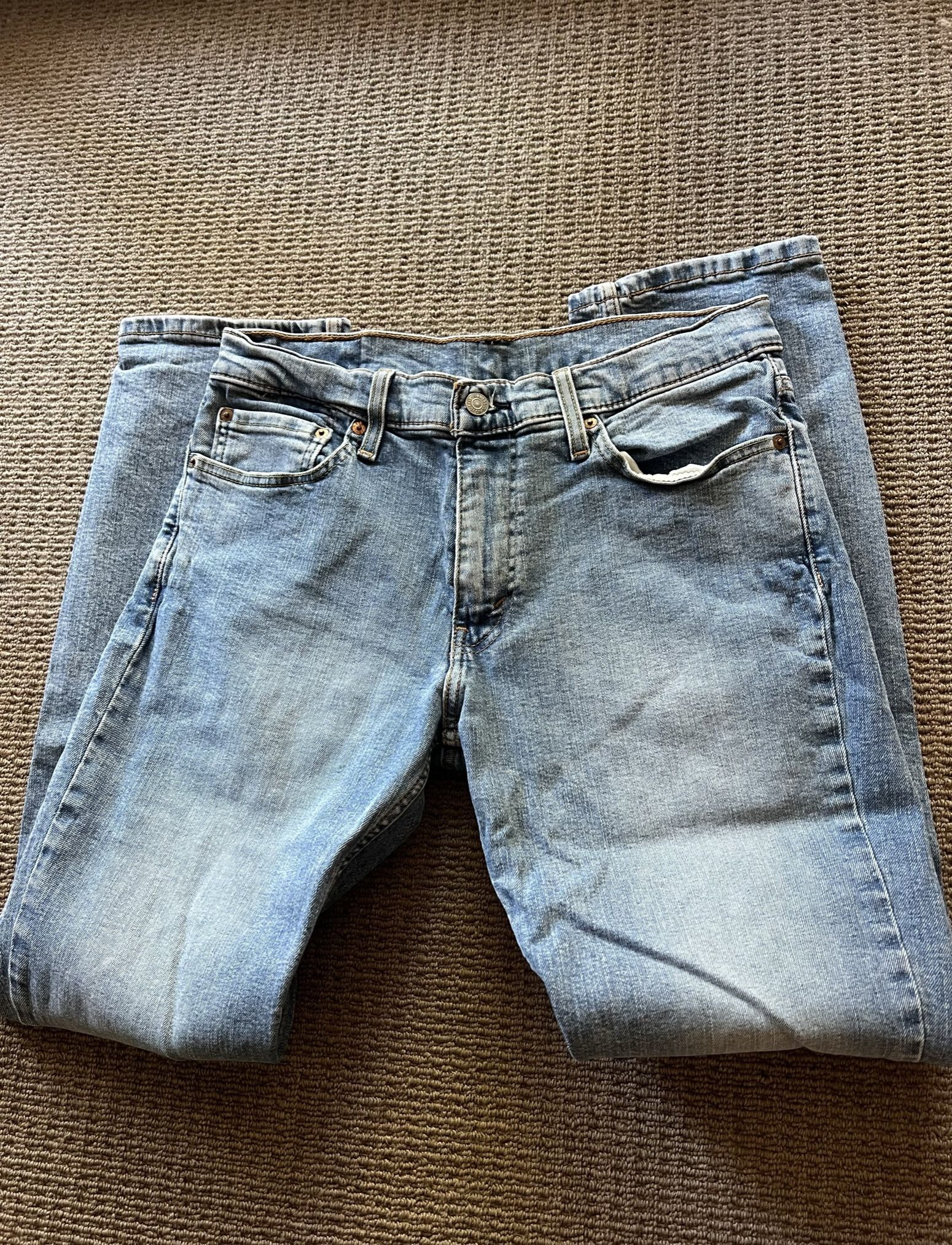 Levi’s Classic Womens Striaght Leg Jeans (32)