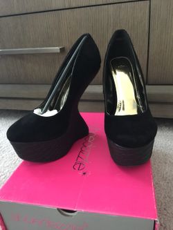 NIB Black (hip) Wedge Sz 7 Shoe Dazzle