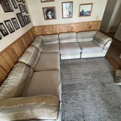 FREE SECTIONAL COUCH * MUST PICK UP TODAY