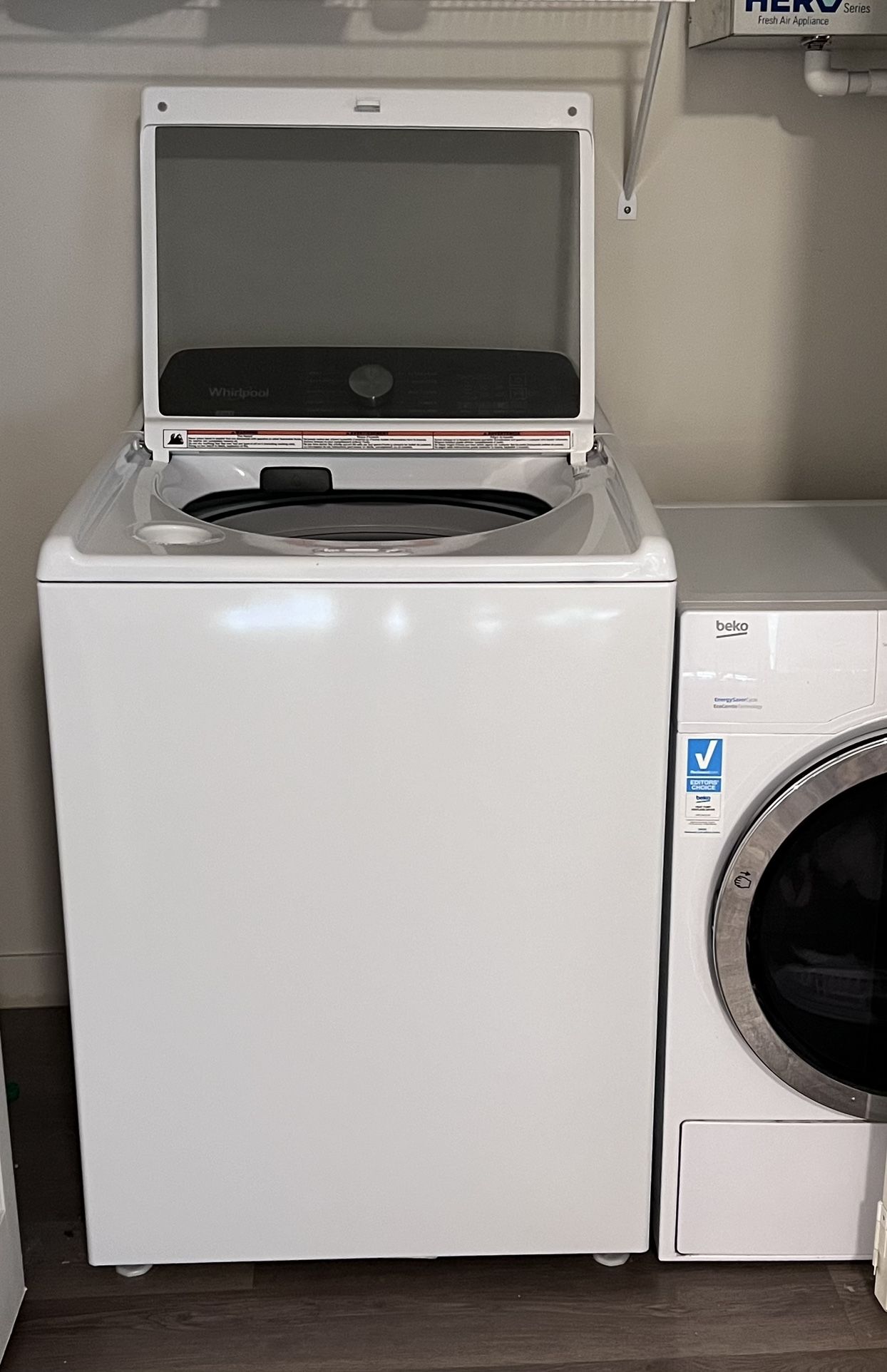 Whirlpool large 4.8 cu ft Front Load Washer Like New
