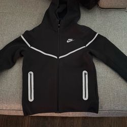Boys Nike Tech Size Large