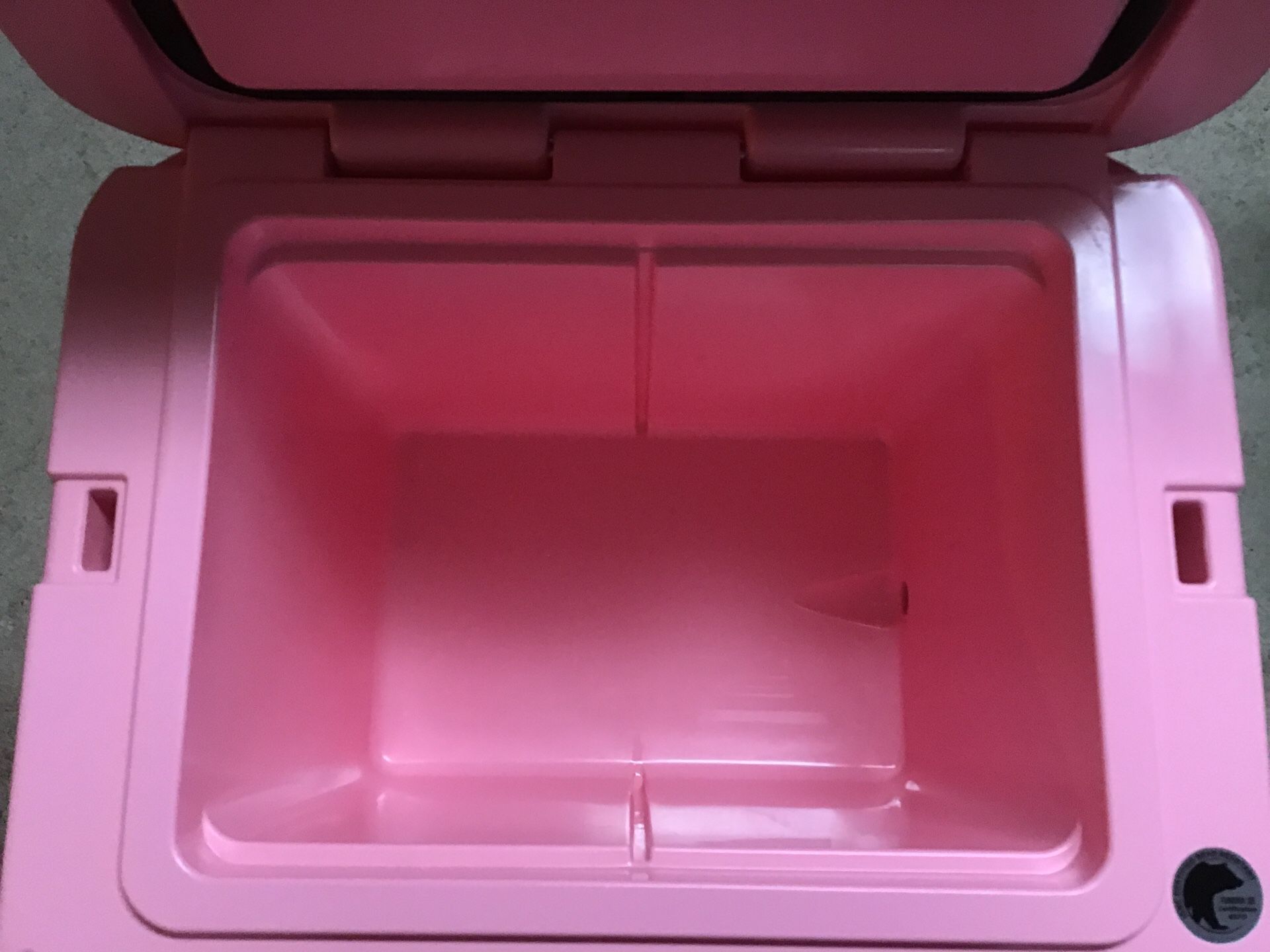 PINK YETI TUNDRA 35 for Sale in Houston, TX - OfferUp
