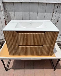 Floating bathroom vanity sink