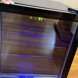 Antarctic Star 12 Bottle 48 Can Mini Fridge 