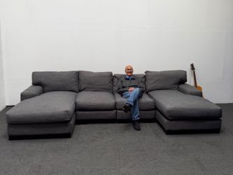 Double Chaise 4 pcs. Sectional Couch. Retail 1.8k. We deliver & set up.