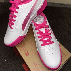Woman’s Puma Tennis Shoes