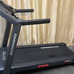 Schwinn Fitness 810 Treadmill - GREAT CONDITION