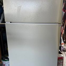Amana Raytheon Refrigerator Freezer 18 CF Model TZ18Q2L 