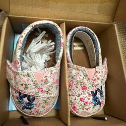 Flowery Baby Tom’s Shoes Size 4 Toddler Baby