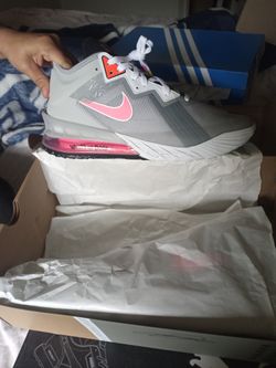 Loney Tune/Nike