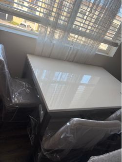 Dining room table set of four